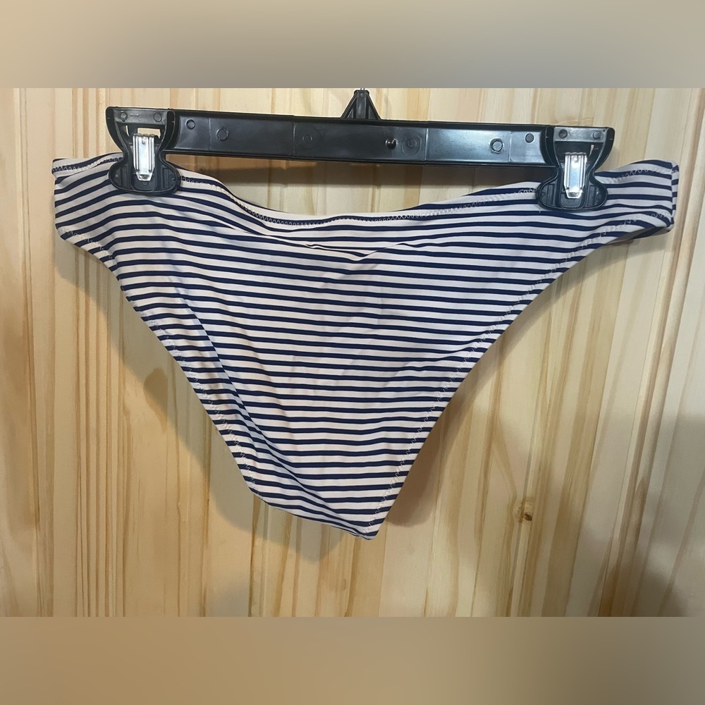 Cupshe size medium - Picture 2 of 2